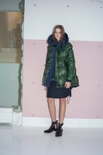sacai luck 2014-15年秋冬コレクション - メンズアイテムをハイブリッドで女性らしく｜写真9