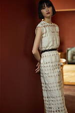 アキラナカ×ステュディオス“色とりどり”のガラスビーズ編み込んだニットやコットンレースドレス｜写真18