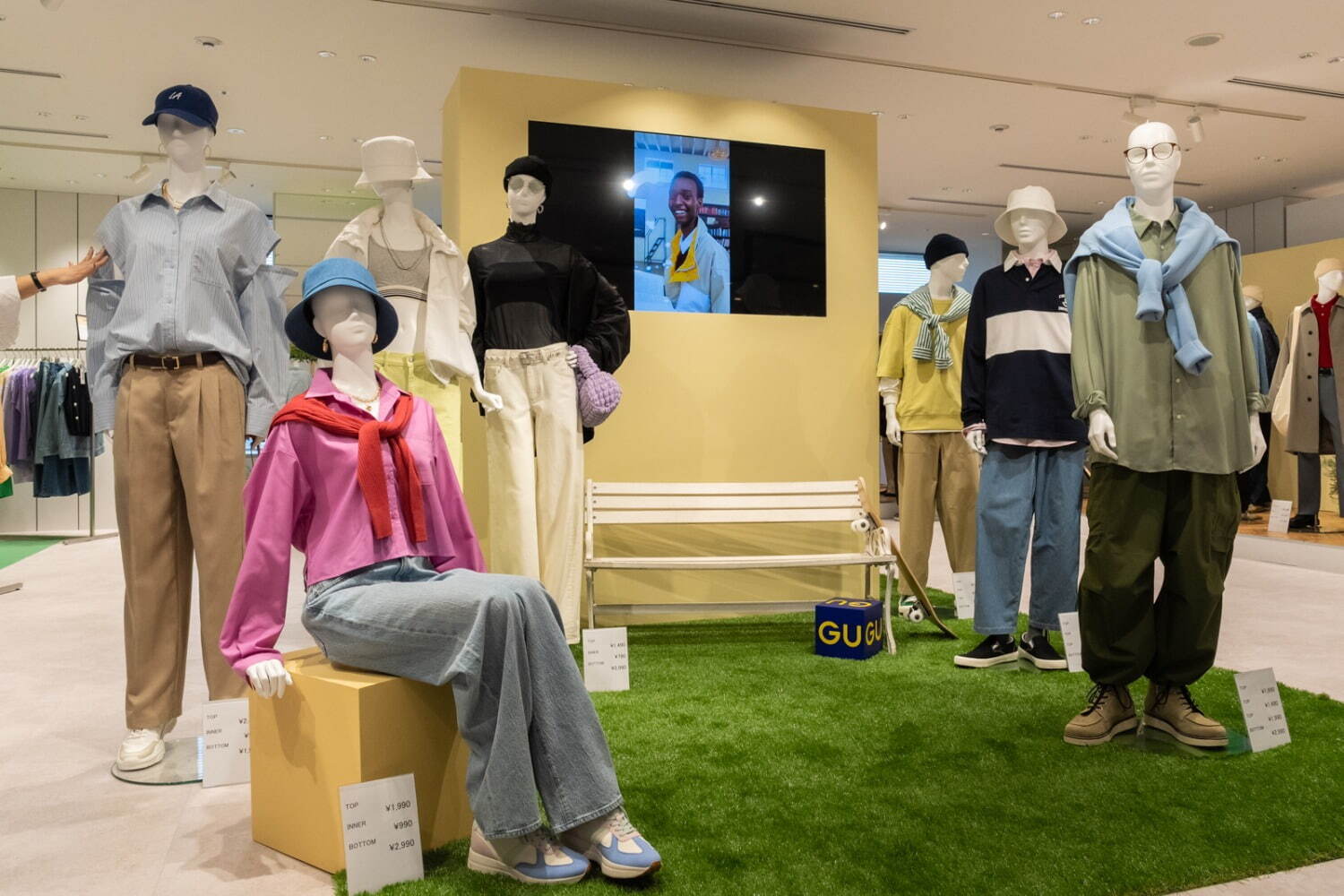 GU 2023年春夏メンズ・ウィメンズ新作、バギースラックス＆ツイード風カーディガンなど