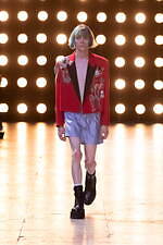 セリーヌ オム新作“ブローチやスタッズ”付きジャケット、“スター”が輝くブルゾンも｜写真4