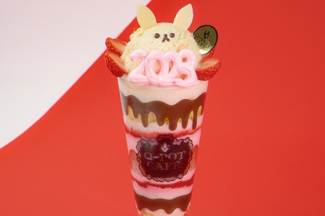 Q-pot CAFE.の新春スイーツ、“紅白”アフタヌーンティー＆“白うさぎ”ストロベリーパフェ