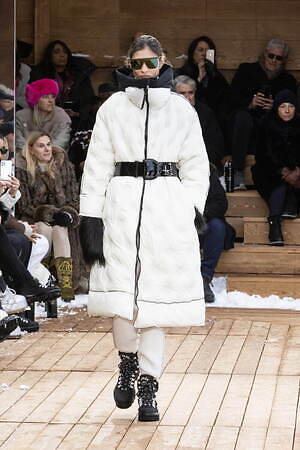 ジョルジオ アルマーニ ネーヴェ(Giorgio Armani NEVE) 2022-23年秋冬ウィメンズ&メンズコレクション  - 写真3