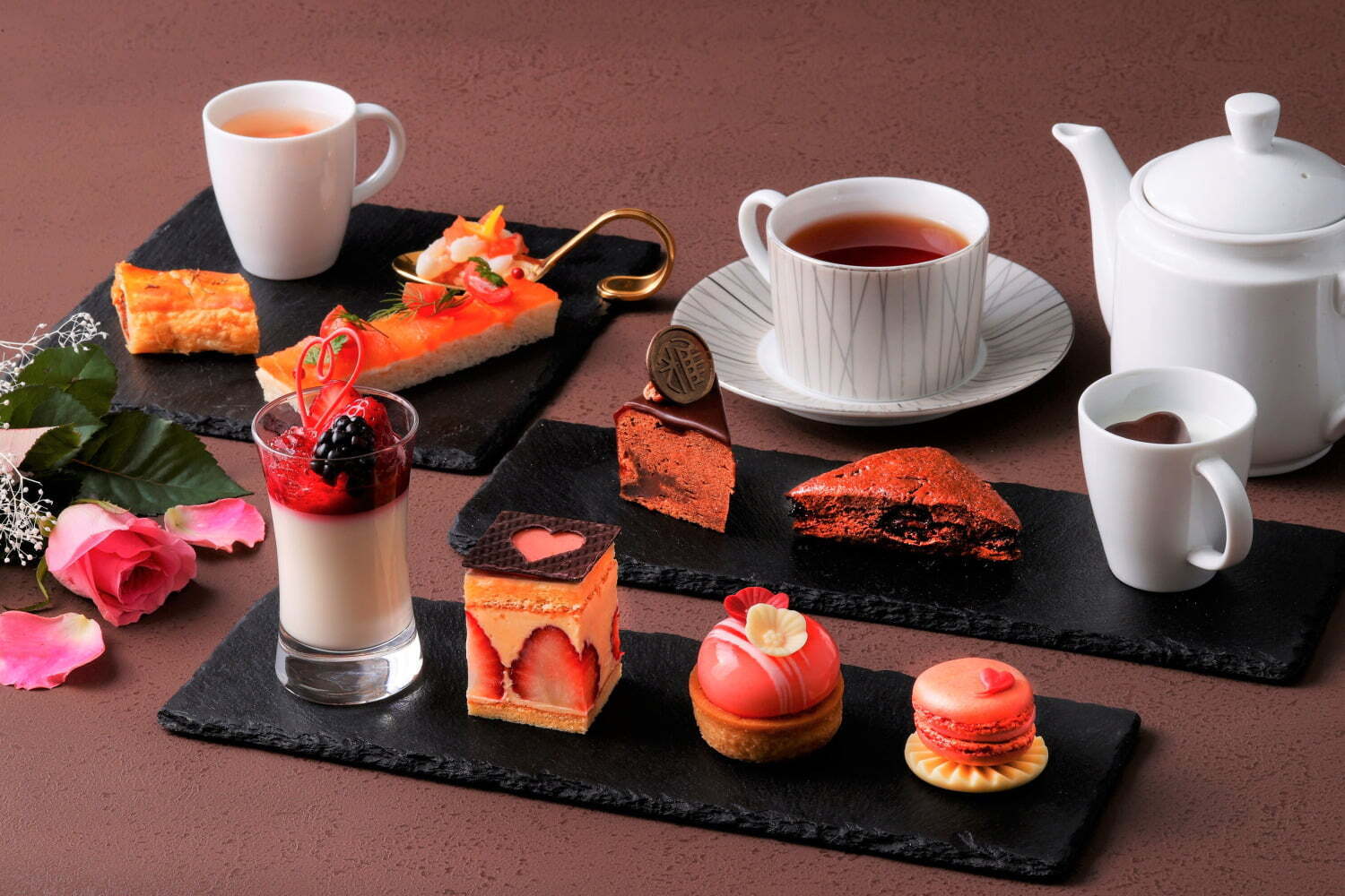 ショコラショー｜ホテル雅叙園東京“苺×ショコラ”のバレンタインアフタヌーンティー、薔薇マカロンやザッハトルテ