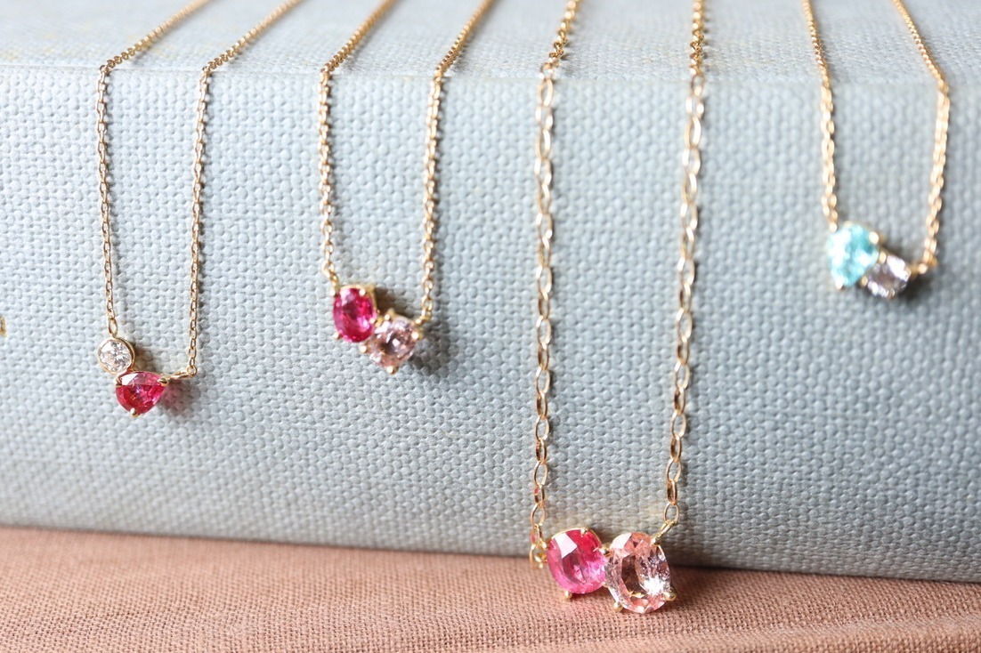 トモコ フルサワ ジュエリー“カラーストーン”の新作リング＆ネックレスなど、伊勢丹新宿店で