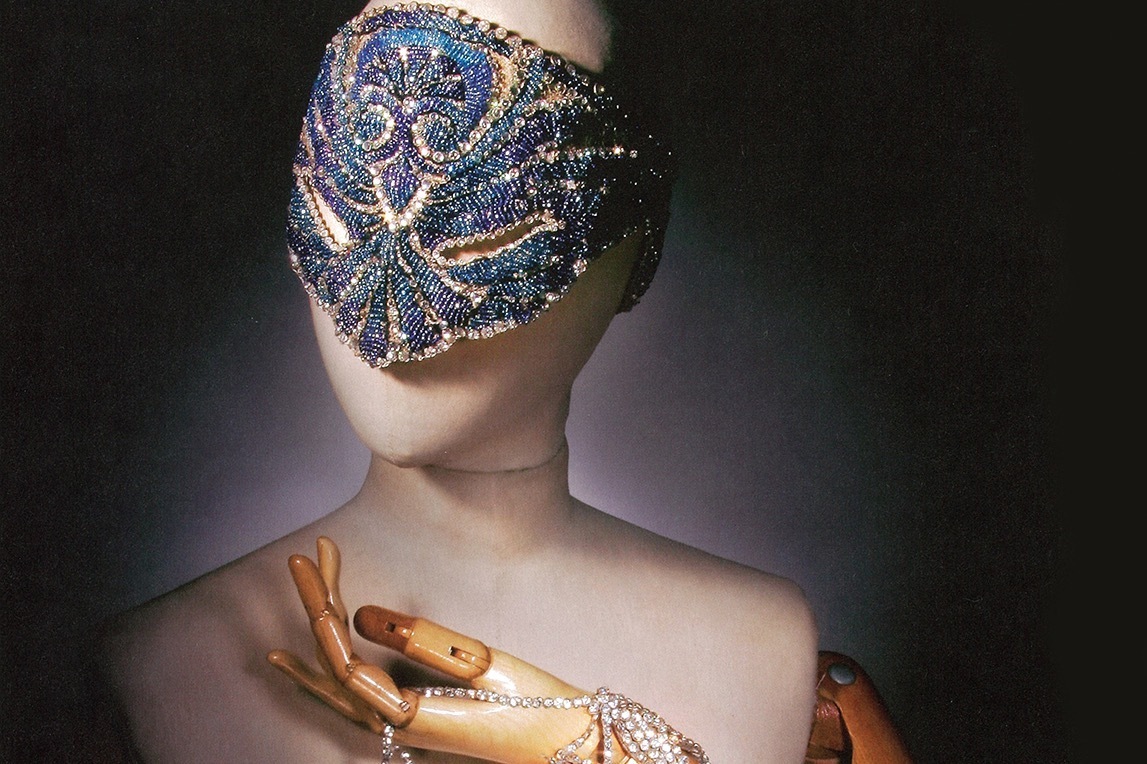 コスチュームジュエリーの展覧会がパナソニック汐留美術館で、シャネルやディオールなど約400点が集結