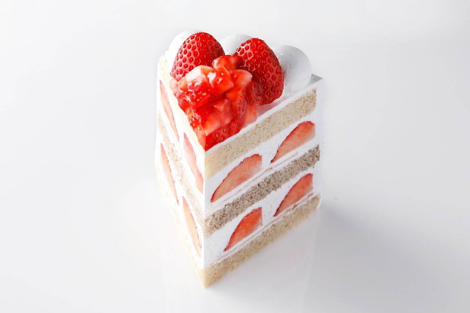 ＜ホテルニューオータニ＞「新エクストラスーパーあまおうショートケーキ」