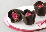 「TOKYOチューリップローズ」の23年バレンタイン、ショコラ×カシスの“バラ型”スイーツ｜写真3