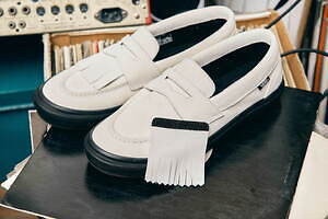 VANS新作“ローファー型”スニーカー、スエード素材&取り外し可能な VANS新作“ローファー型”スニーカー、スエード素材&取り外し可能な