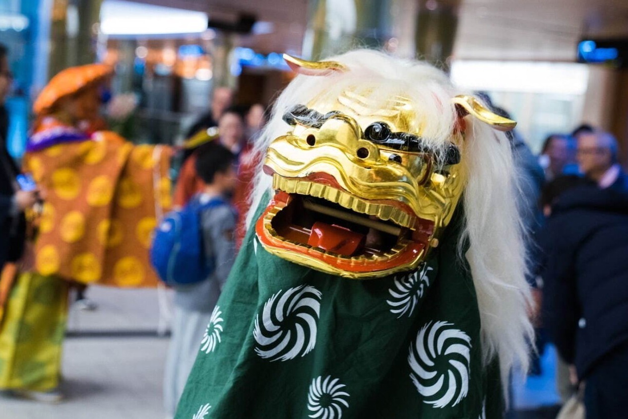 スケートリンク｜新年を祝うイベント「東京ミッドタウンのお正月2023」振る舞い酒＆獅子舞、スケートリンクも