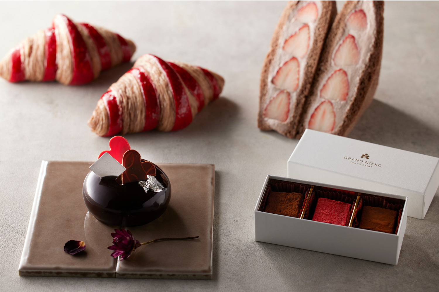 ベーカリー｜グランドニッコー東京 台場のバレンタイン2023、“ルビーチョコレート”入り限定ボックスなど