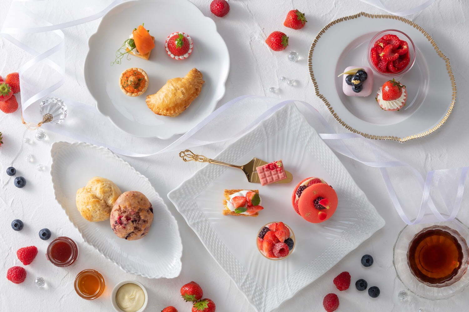 ブルーベリー｜スイスホテル南海大阪「ベリーベリーアフタヌーンティー」苺やラズベリーの“華やかレッド”スイーツ
