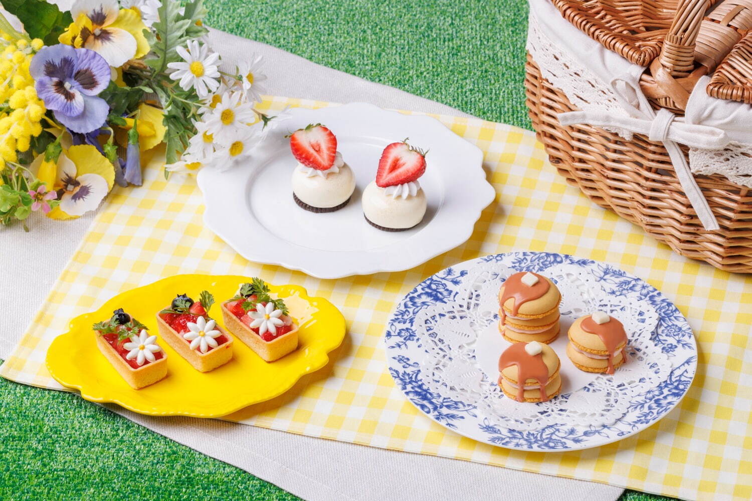 ヒルトン東京ベイ“ピクニック”着想の苺デザートビュッフェ、麦わら帽子型のショートケーキ｜写真8