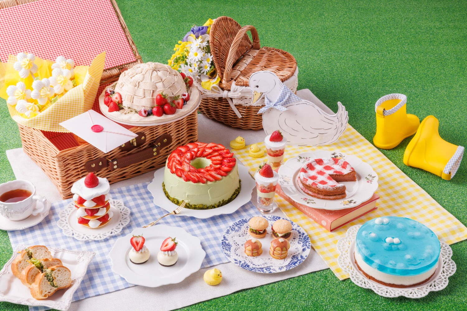 ヒルトン東京ベイ“ピクニック”着想の苺デザートビュッフェ、麦わら帽子型のショートケーキ