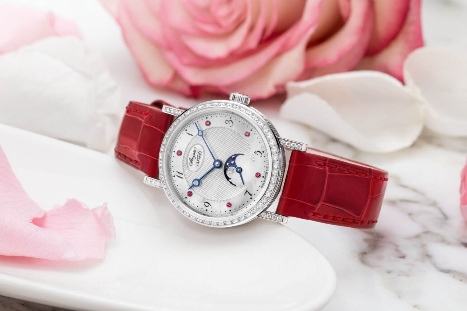 ブレゲのバレンタイン限定腕時計、真っ赤なルビー装飾＆レッドアリゲーターストラップ｜写真3