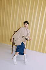 リリー ブラウン23年春の新作、トレンチ風ケープコートや“フローラル”プリントのワンピース｜写真1