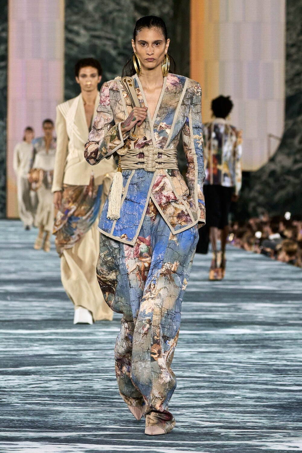 バルマン 2023年春夏ウィメンズコレクション - ルネサンスに着想、再生と変化を見据えて｜写真16