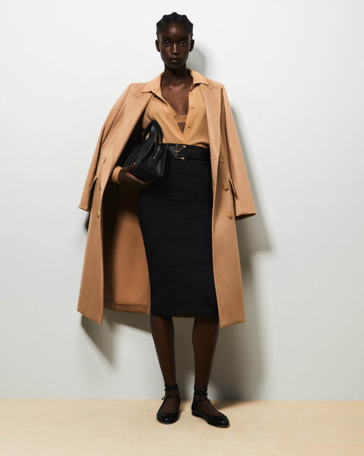 マックスマーラ 2023年プレフォール｜female チェスターコート