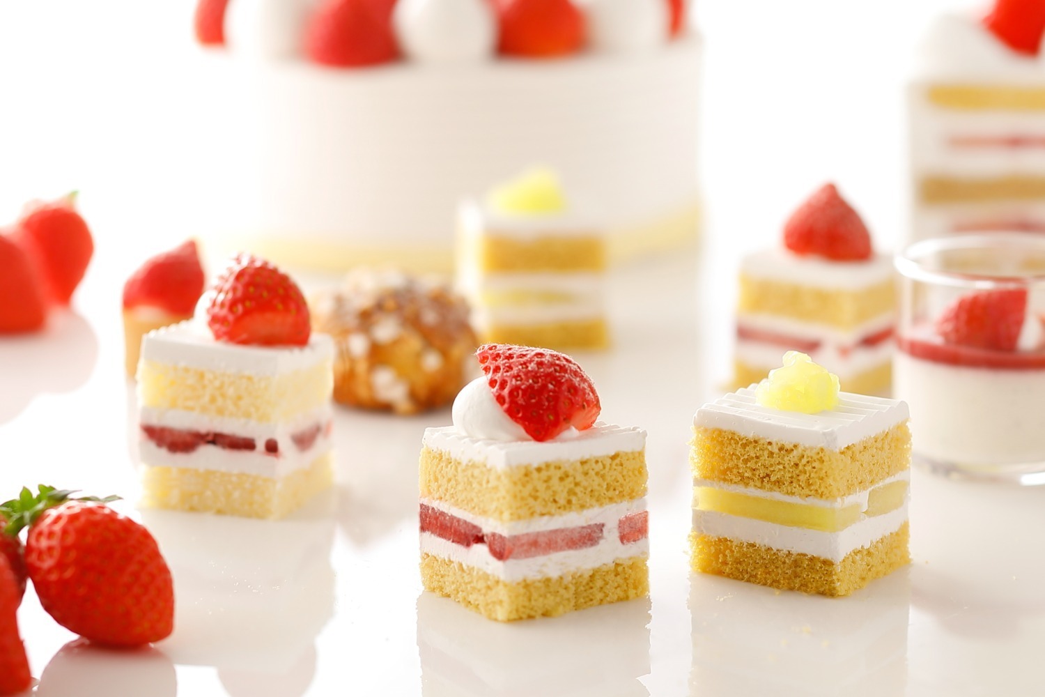 ホテルニューオータニ(東京)“あまおう苺尽くし”の「スーパースイーツビュッフェ」開催