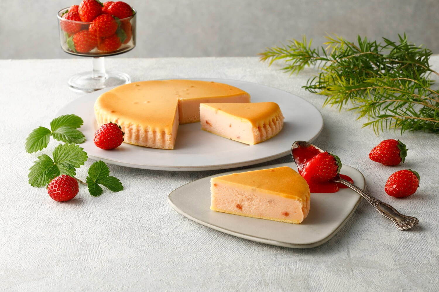 ＜チーズガーデン＞“いちごミルク”風の「御用邸ストロベリーチーズケーキ」