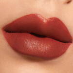 シュウ ウエムラ23年お正月コスメ、"花火に着想”大胆レッドの艶リップ＆煌めくアイシャドウ｜写真2