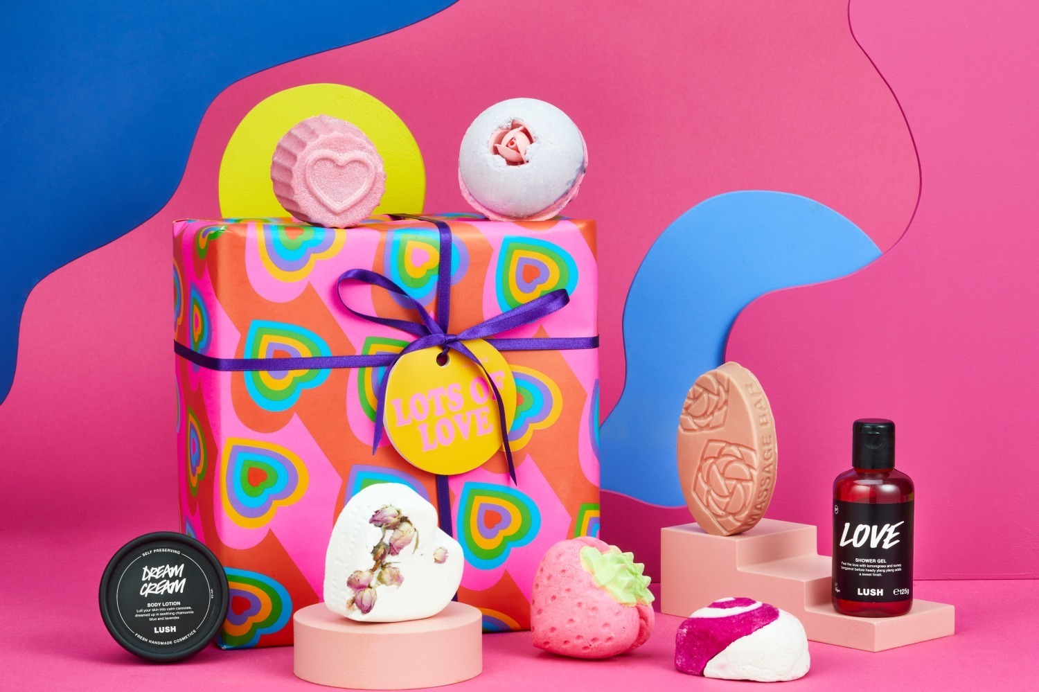 ラッシュ23年バレンタイン限定ボディケア、ラブリーな“苺型”バブルバー＆ローズ香るバスメルト