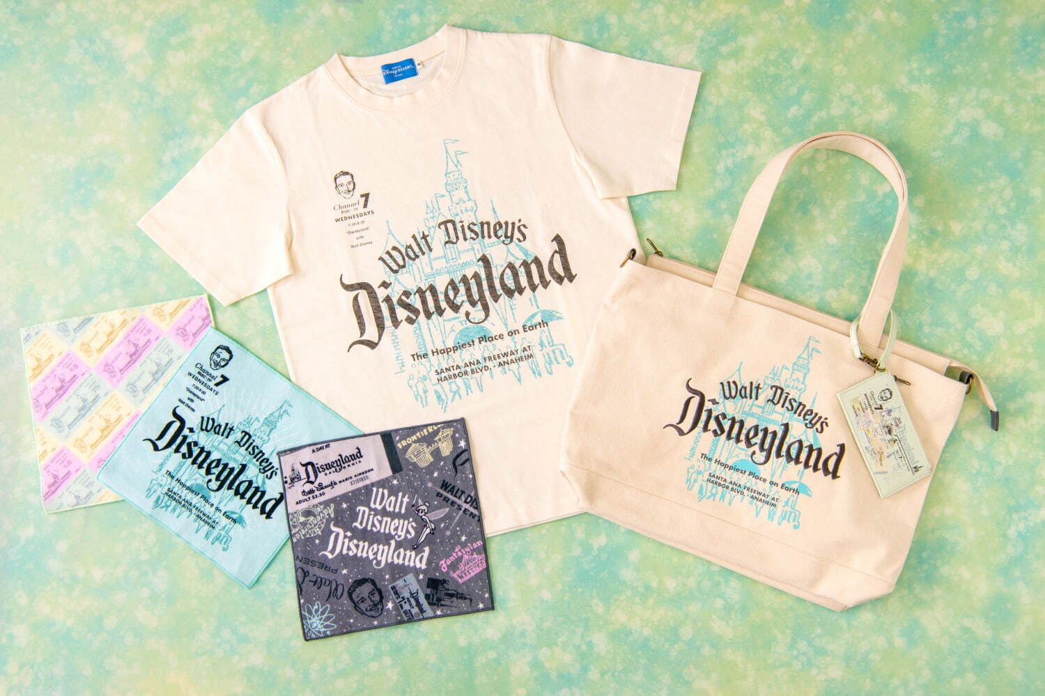 東京ディズニーリゾートのディズニー100周年グッズ、ぬいぐるみバッジ＆レトロなTシャツなど｜写真2