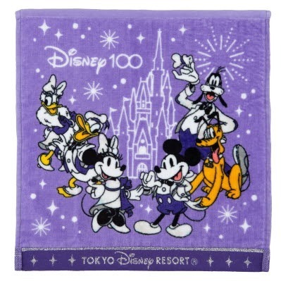 東京ディズニーリゾートのディズニー100周年グッズ、ぬいぐるみバッジ＆レトロなTシャツなど｜写真17