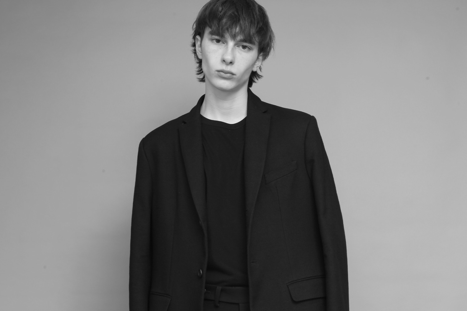 アトウ青山本店で2022年秋冬セール、ジャケットやコートなどを展開