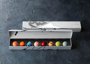 大阪・リーガロイヤルホテル「惑星ショコラ」期間限定BOX、ミルクティ味の“天王星”など｜写真1