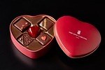 ザ・リッツ・カールトン東京のバレンタイン - 真っ赤なハート缶入りショコラ、キャラメルフレーバーなど