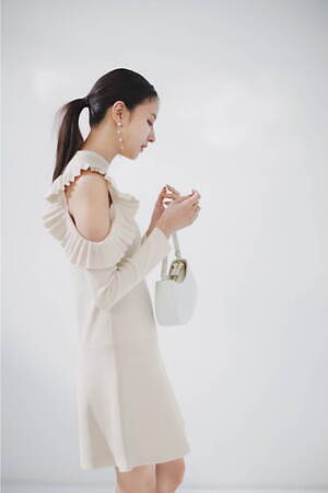 スナイデル新作ニットドレス、ふんわりバルーンスリーブ×マーメイドシルエットのワンピースなど｜写真4