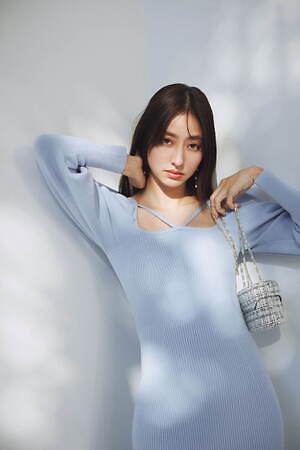 スナイデル新作ニットドレス、ふんわりバルーンスリーブ×マーメイドシルエットのワンピースなど｜写真1