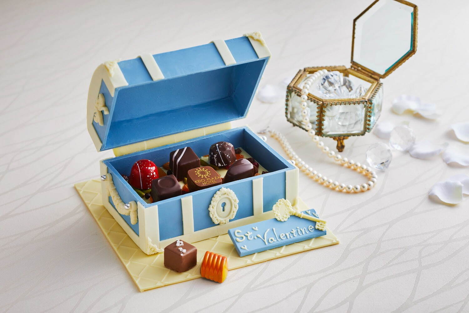 ＜京王プラザホテル＞まるで“宝石箱”のチョコレート