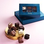 ヴェンキのバレンタイン2023 - 花々を描いたハート缶＆ブック缶入りチョコレート、新作プラリネも｜写真3