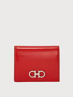 フェラガモから“うさぎ”モチーフの新作バッグ＆ウェア、ガンチーニを配した財布も｜写真17