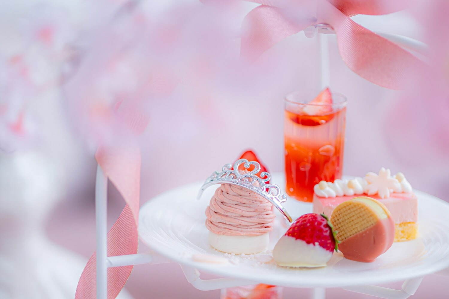 マリーアントワネット着想のアフタヌーンティーが大阪で、“ドレス”ショートケーキや苺×桜スイーツ｜写真3