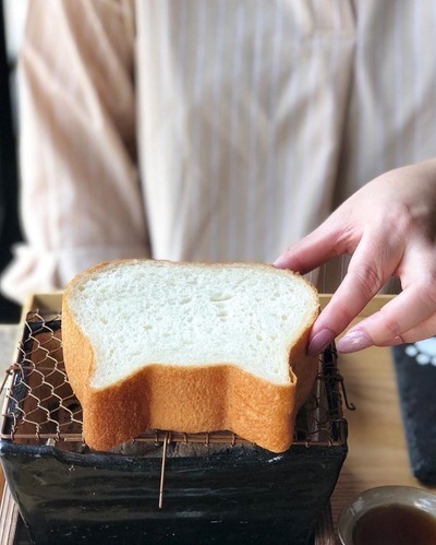 炭火で焼く"三毛猫食パン”の朝食セットが京都で、みたらし団子付き人気メニューが復活｜写真5