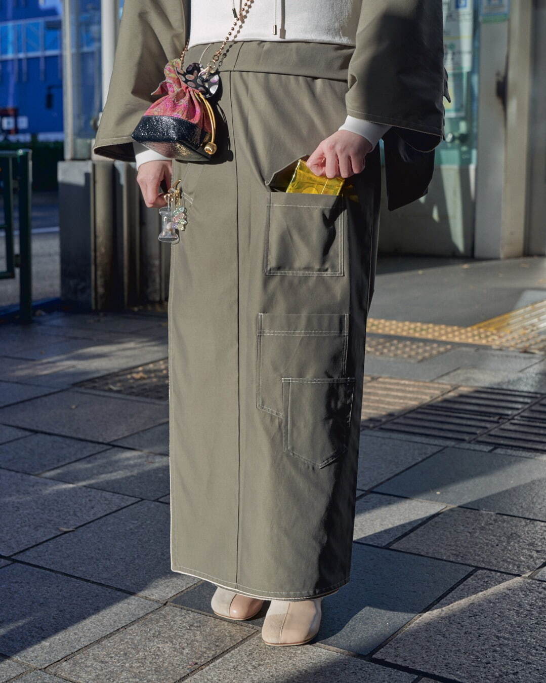 キモノ バイ ナデシコ新作“ポケット付き着物”、トレンチコート素材のアイボリーやカーキ色で｜写真2
