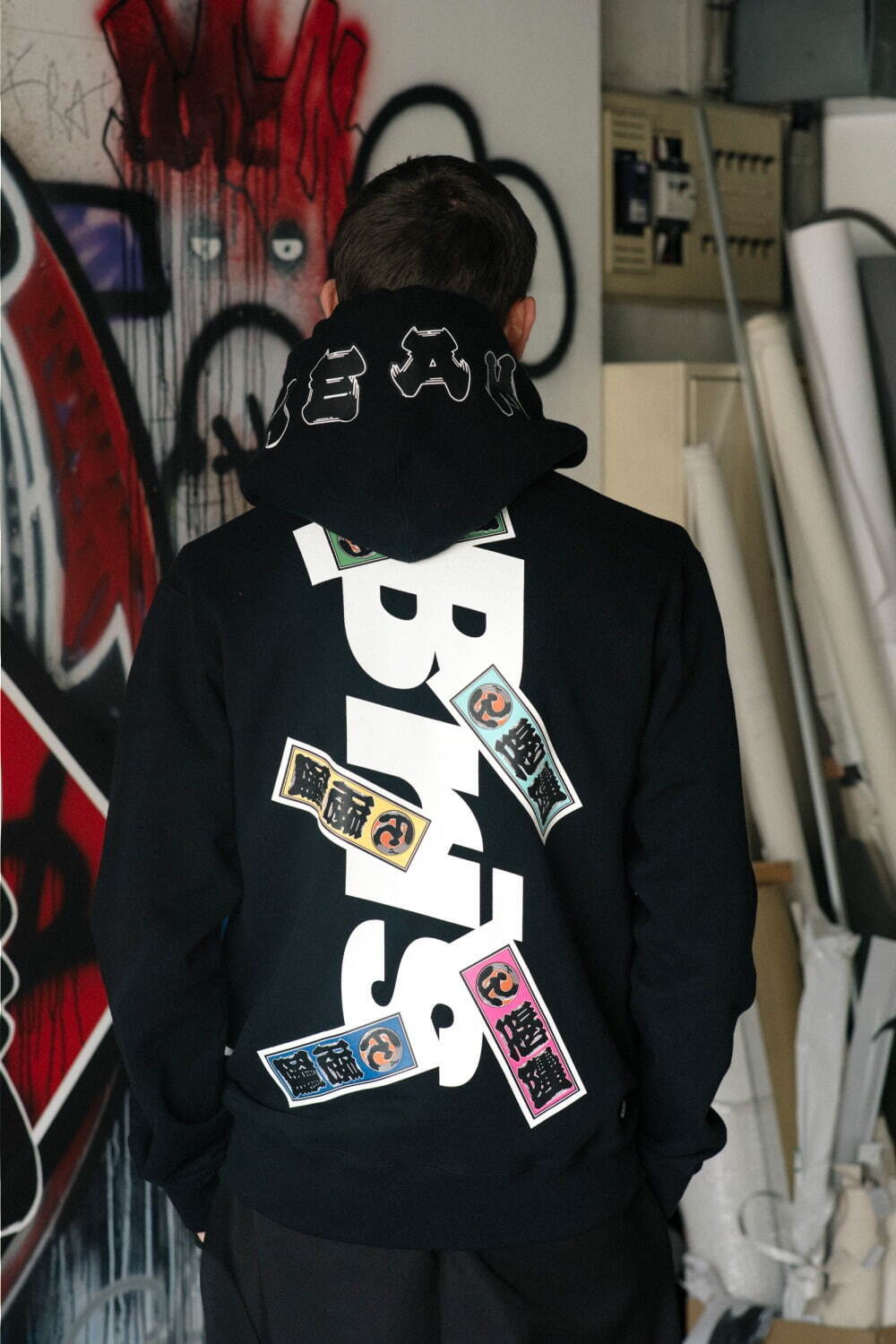 エフシーレアルブリストル“江戸文字×アルファベット”のロゴ入りジャケット、スニーカーウルフとコラボ｜写真22