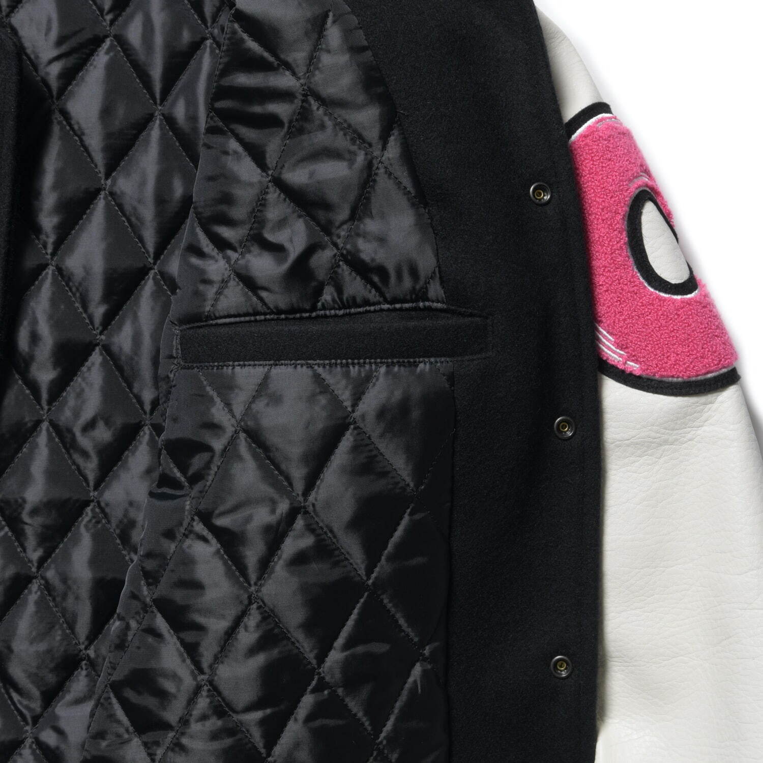 エフシーレアルブリストル“江戸文字×アルファベット”のロゴ入りジャケット、スニーカーウルフとコラボ｜写真5