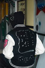 エフシーレアルブリストル“江戸文字×アルファベット”のロゴ入りジャケット、スニーカーウルフとコラボ｜写真6