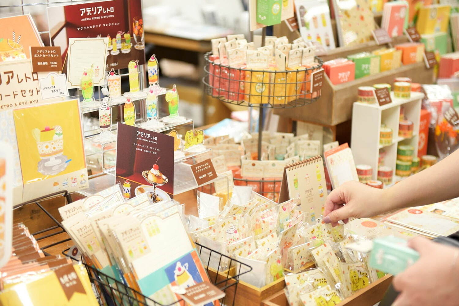 “紙”に特化した展示販売会「紙博」兵庫・神戸で初開催、総勢55組のメーカーや出版社が出展｜写真15