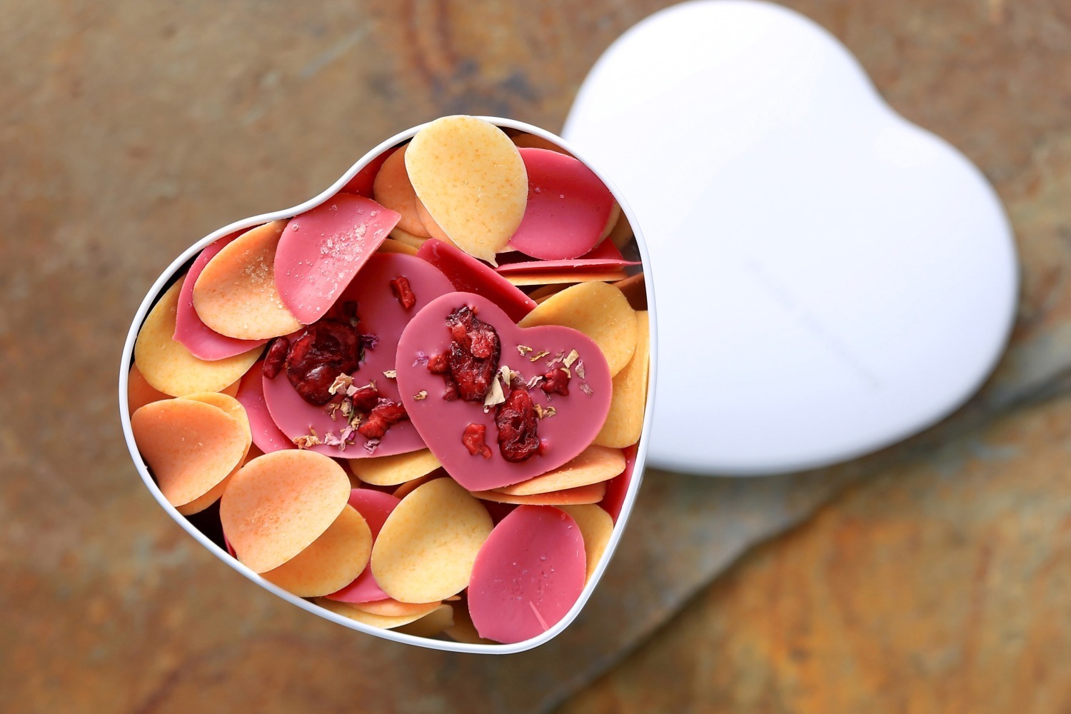 あべのハルカスのバレンタイン2023、限定チョコパフェや“花びら”チョコレートなど約140ブランド