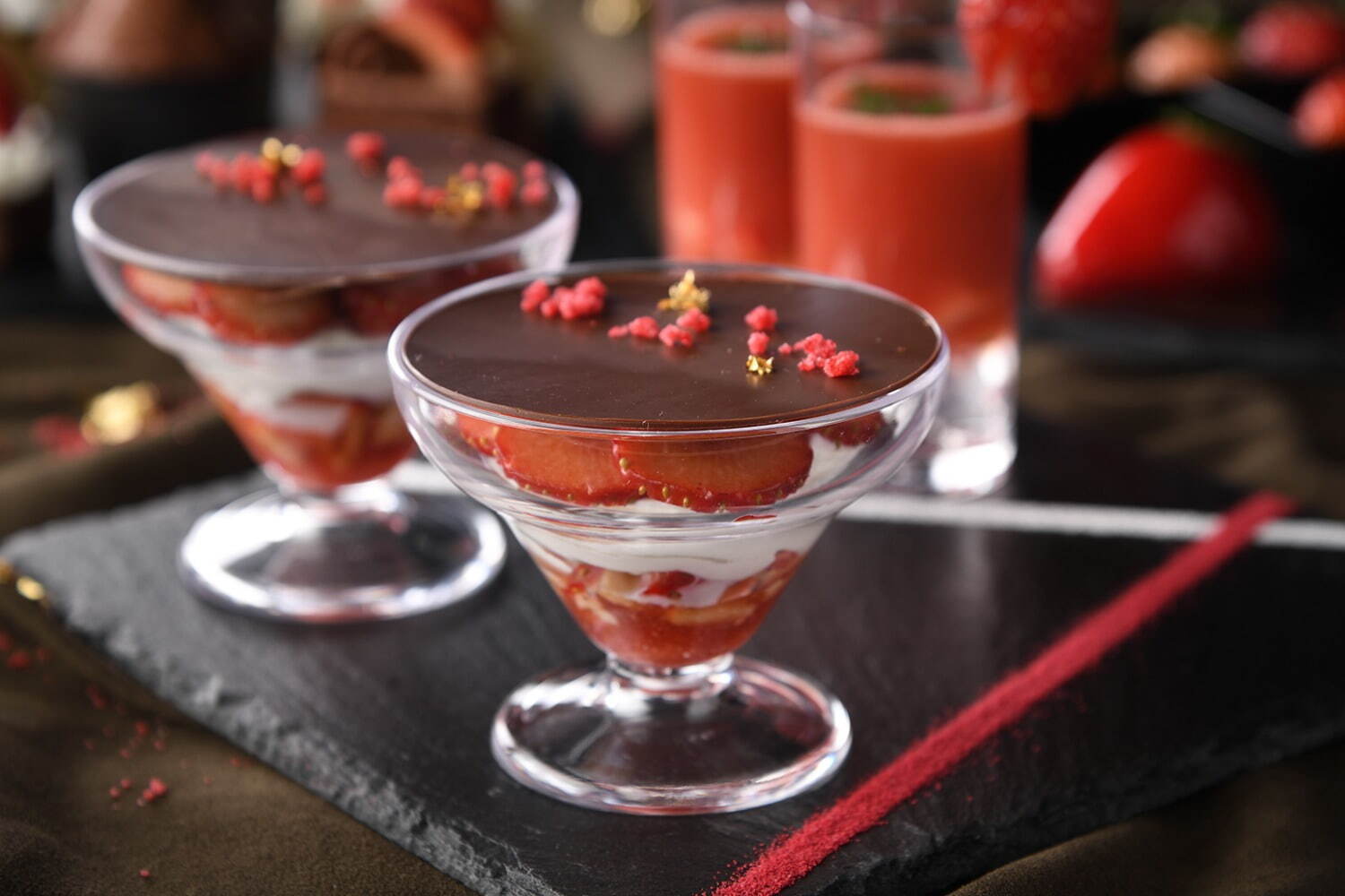 “苺×チョコ”のアフタヌーンティーが新宿プリンスホテルにて、いちごパフェや苺食べ比べセット｜写真4