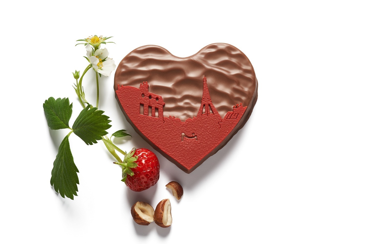 ラ・メゾン・デュ・ショコラのバレンタイン、燃えるようなハートチョコ＆“パリ”イメージの限定ボックス