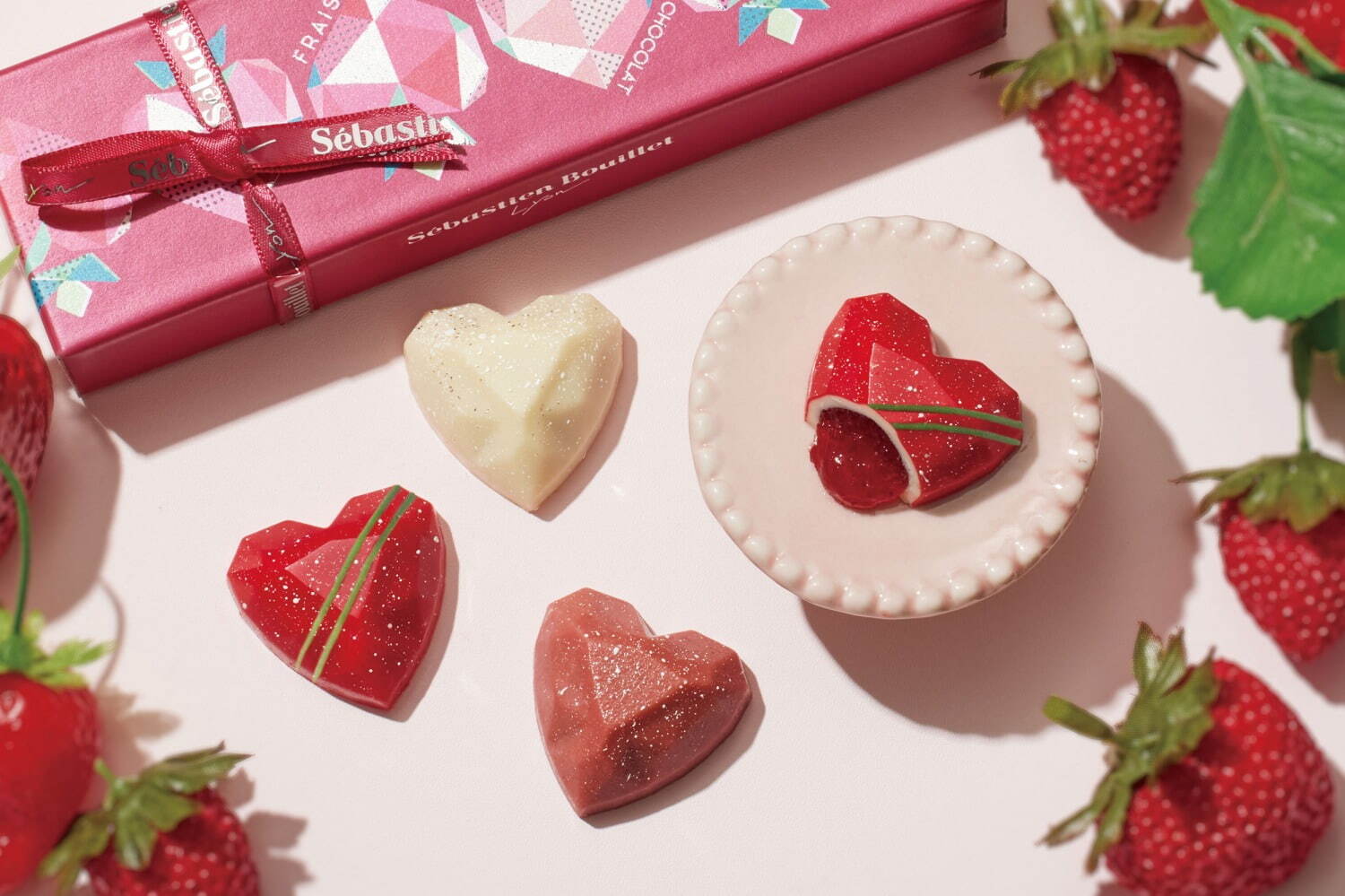 セバスチャン・ブイエの23年バレンタイン、リップ＆チーク型ショコラやハートチョコ｜写真3