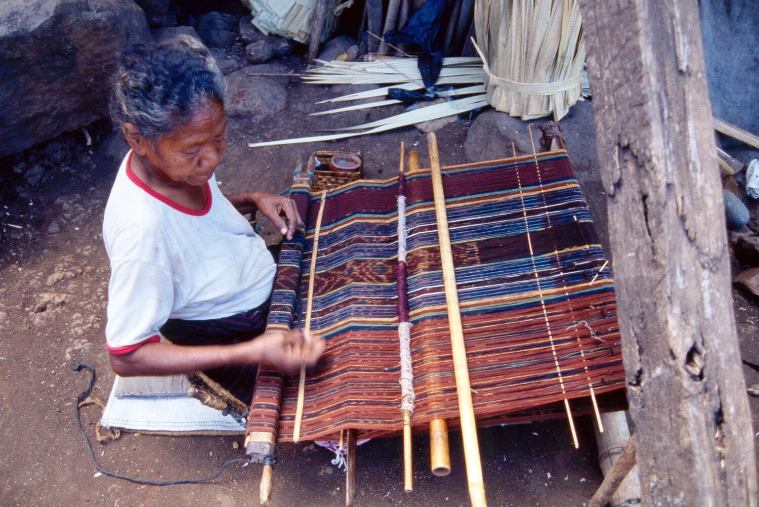 イカット作りのようす 撮影：江上幹幸