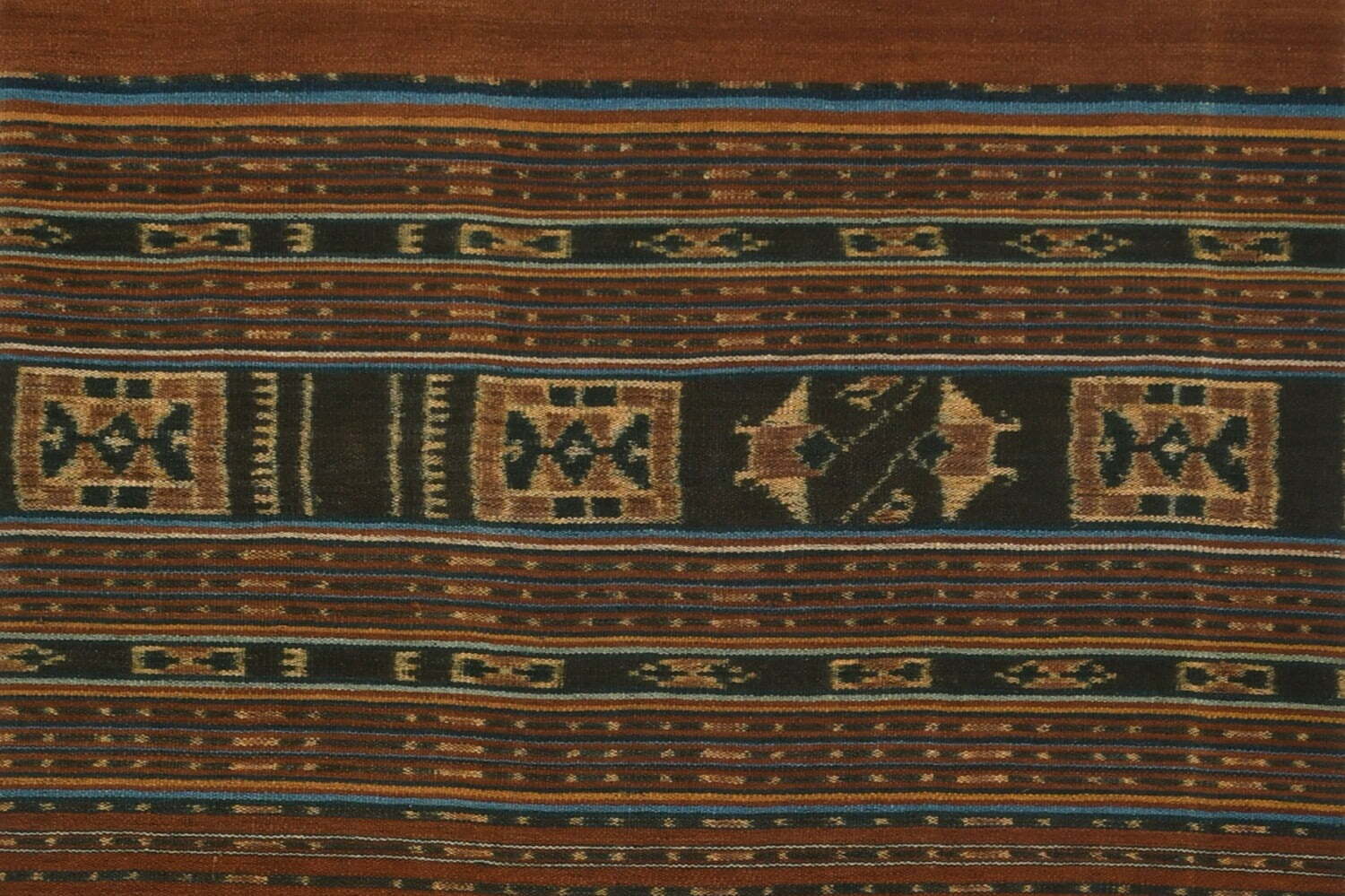 博物館｜インドネシアの絣織り「イカット」の展覧会がたばこと塩の博物館で、生活文化にも着目してイカットを展示