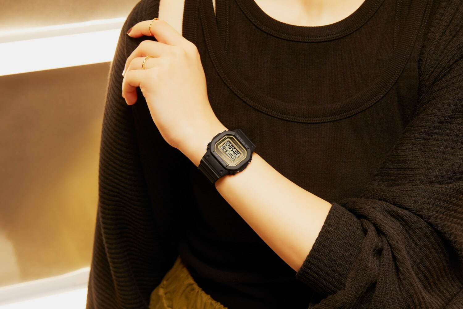 G-SHOCK新作メタリックカラーが光る腕時計、定番モデル「DW-5600」を