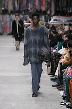 エトロ 23-24年秋冬メンズコレクション - “家庭的な温かみ”を伝統のファブリックにのせて｜写真4